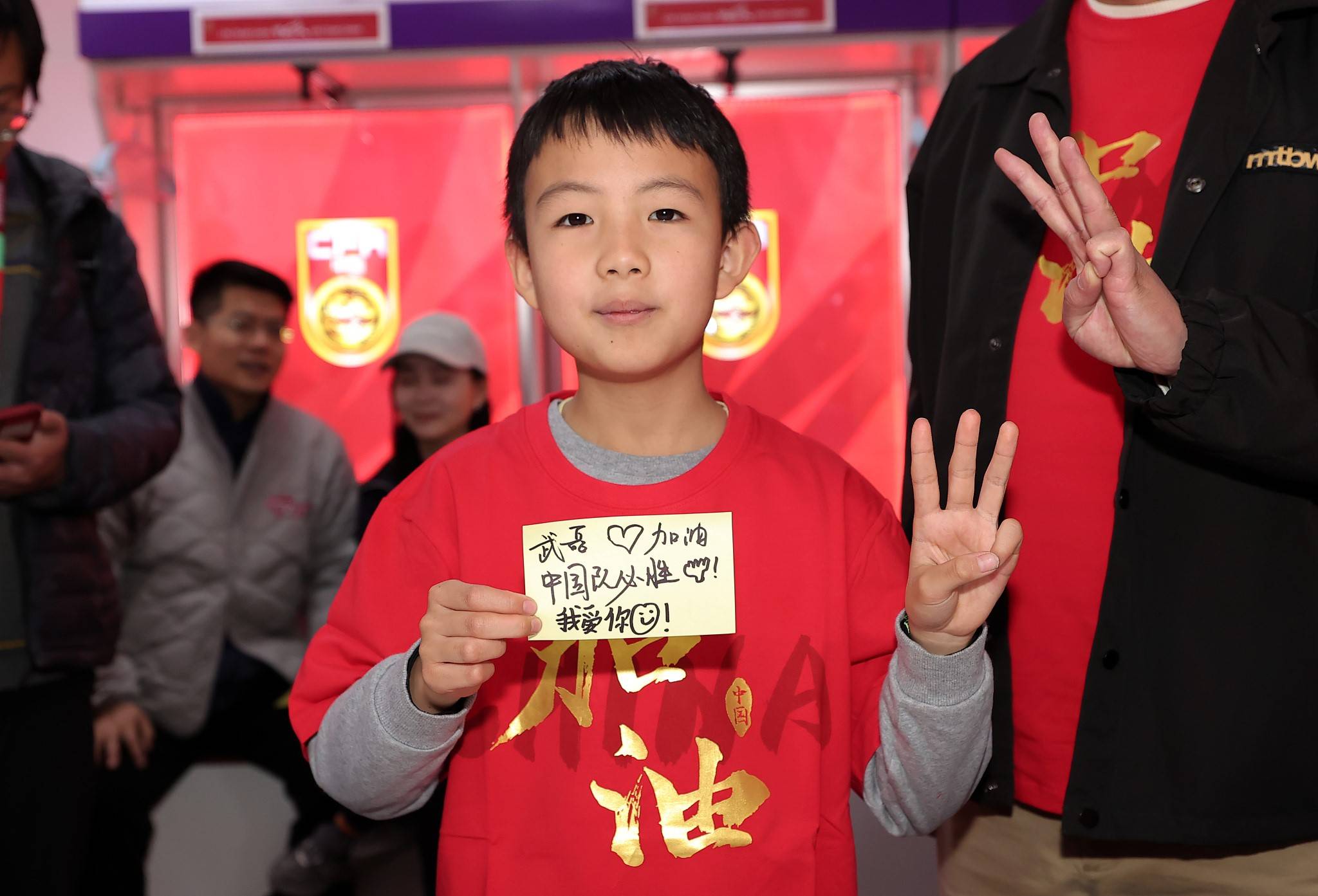 包含国家队备战世预赛，球迷热情期待的词条