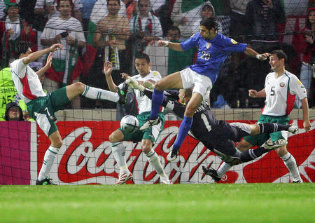 意大利客场大胜保加利亚，小组领先